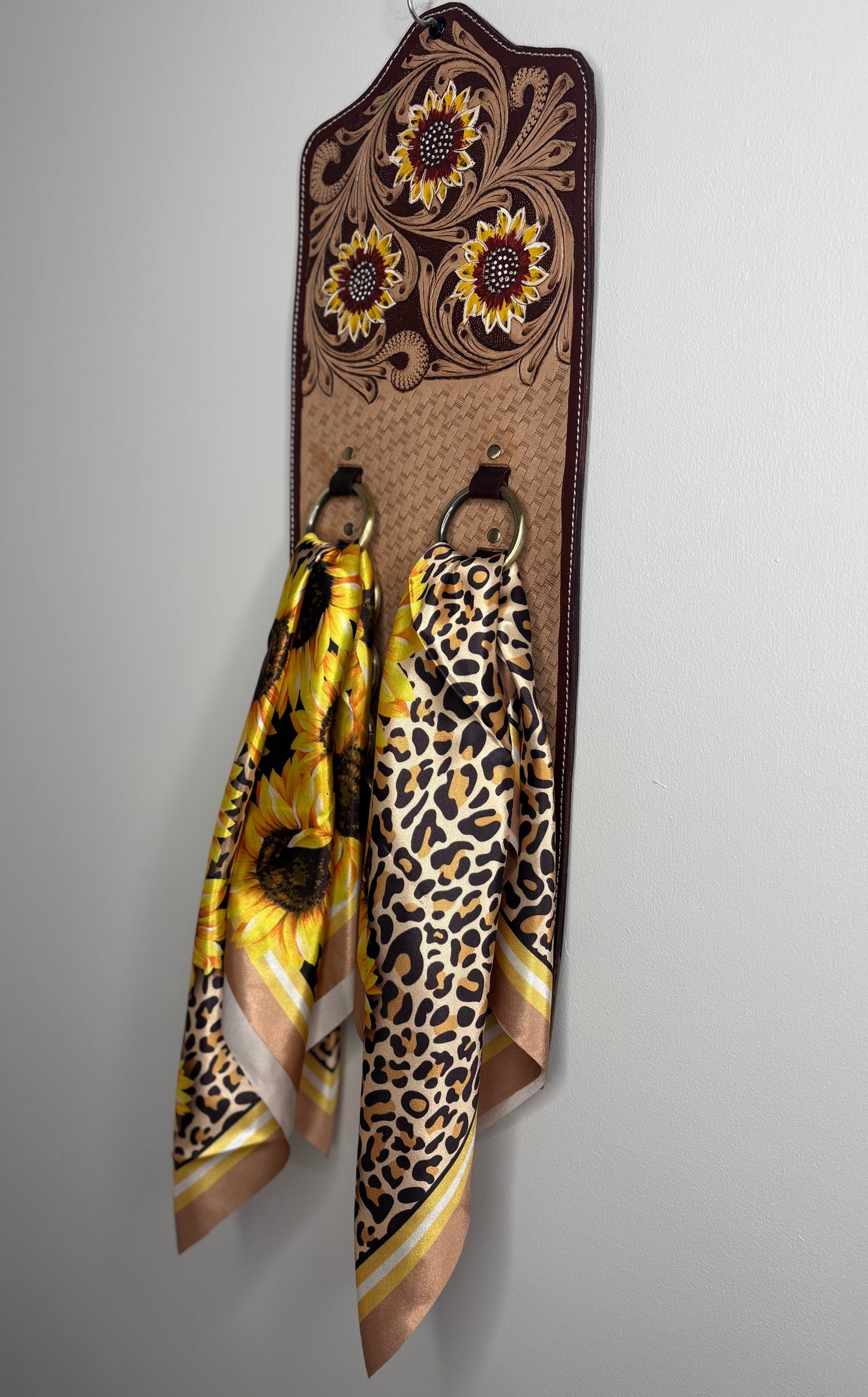 Sunflower Saddle - 10 Ring Scarf Holder