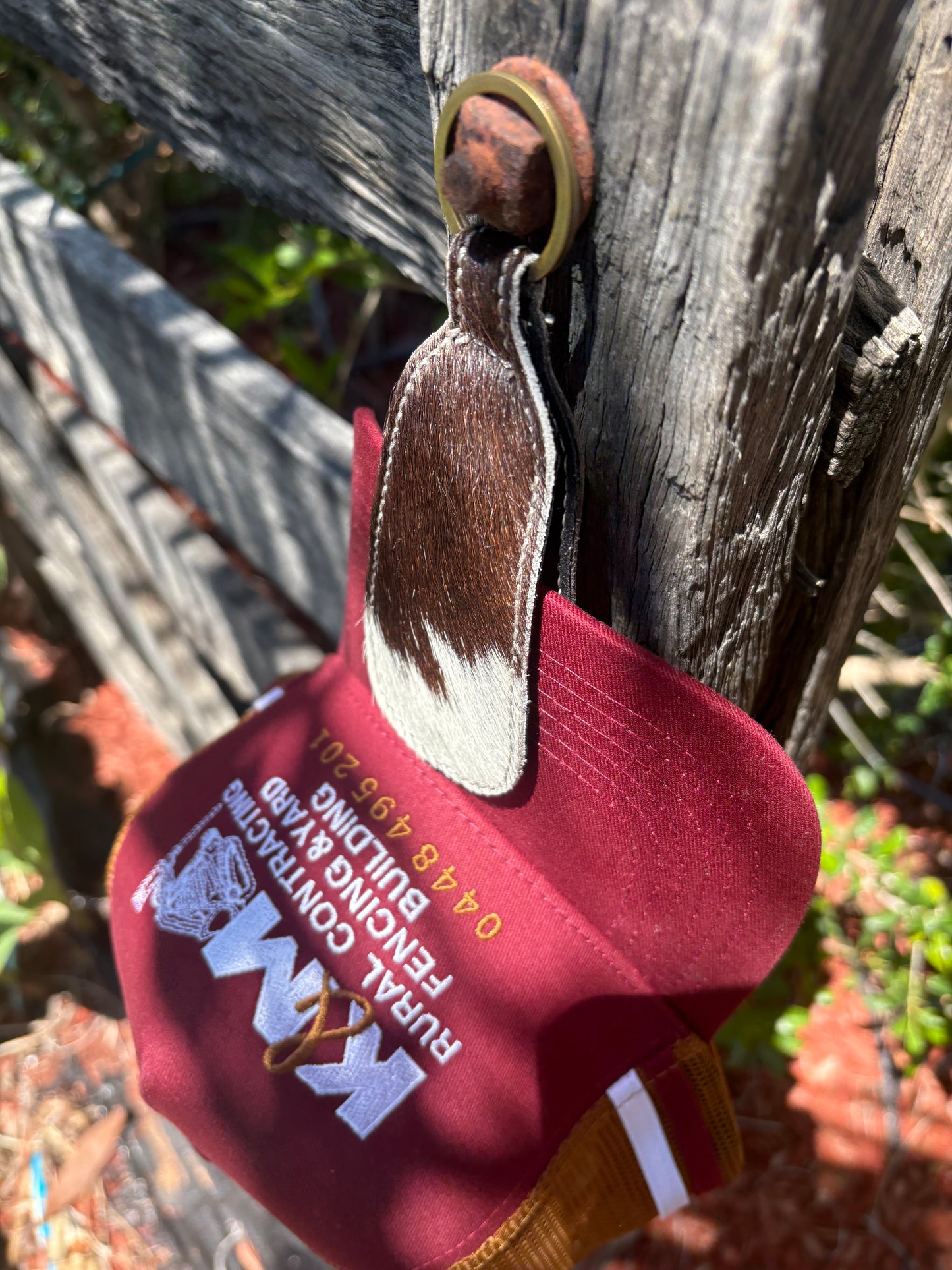 The Hat Wrangler - Magnetic Hat Clip (Cowhide)