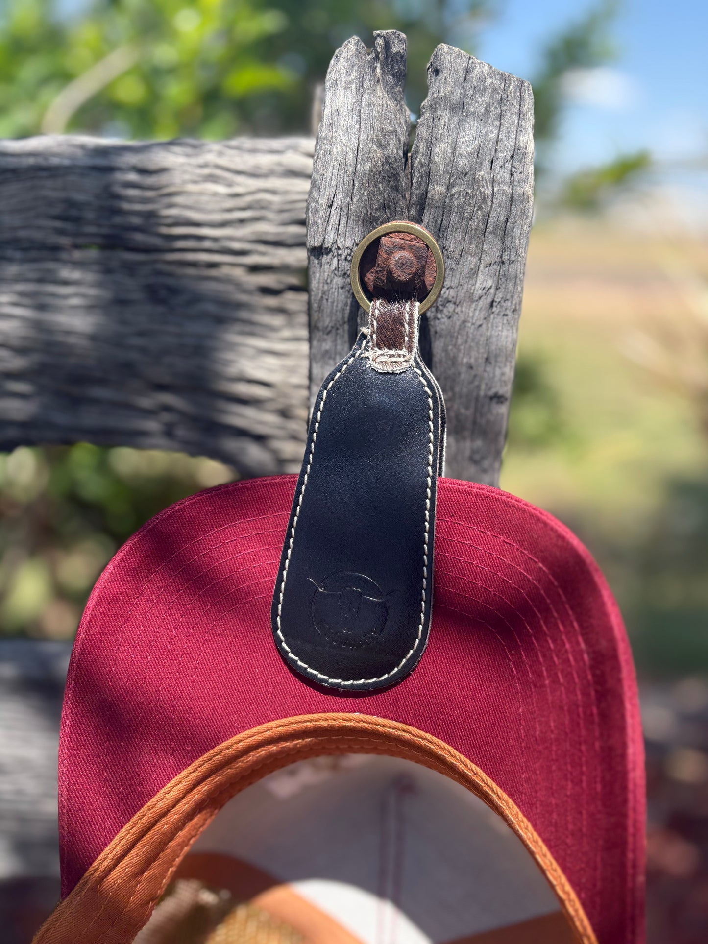 The Hat Wrangler - Magnetic Hat Clip (Cowhide)